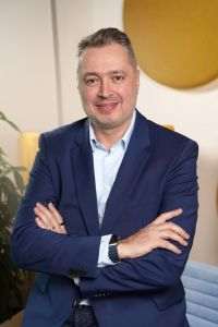 Victor Coşconel, Colliers